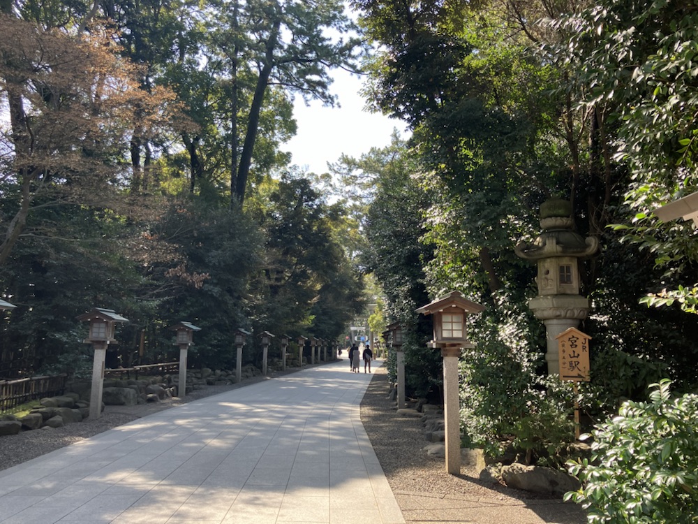 寒川神社参道