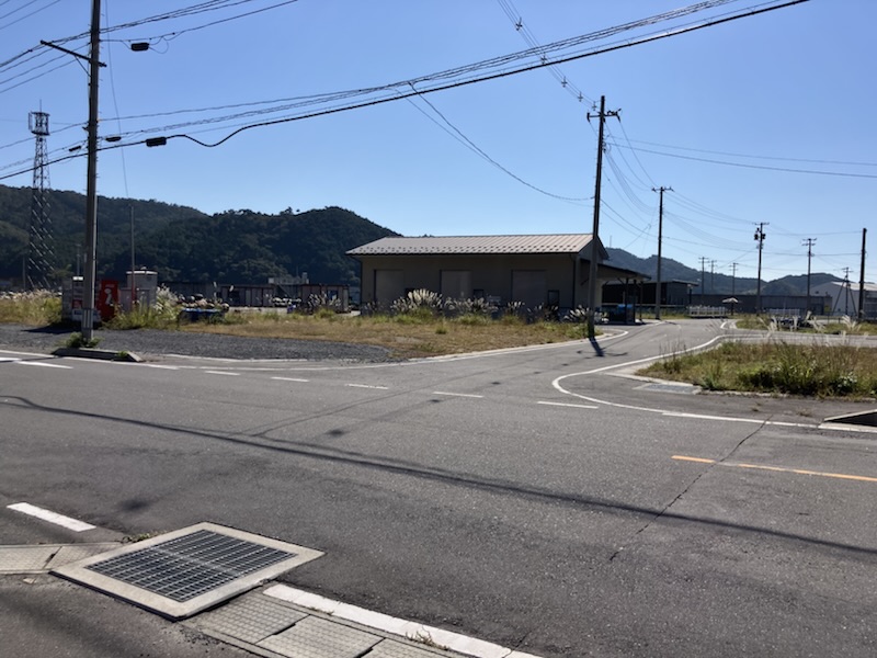 案内板を右折する際の風景