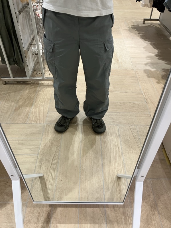 グレーのパンツとのバランス